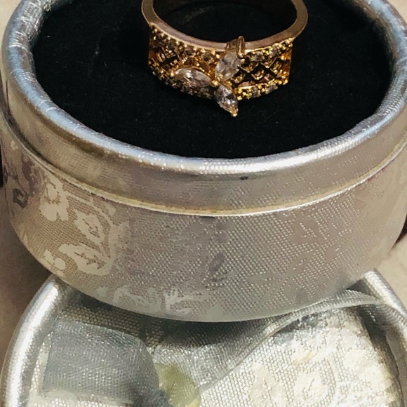 Ring - Picture 3 of 4